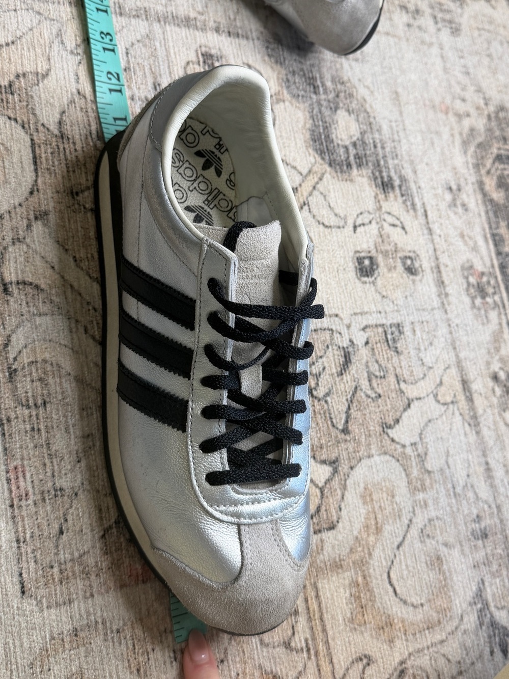 Adidas Country OG in silver and black - Picture 13 of 15